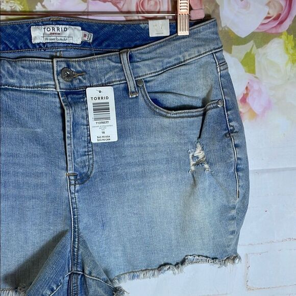 Torrid Women's Blue Denim Shorts - Picture 5 of 10